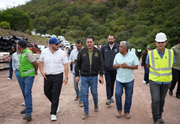 ALCALDE ZELAYA MUESTRA AVANCES DE REPRESA A DIPUTADOS