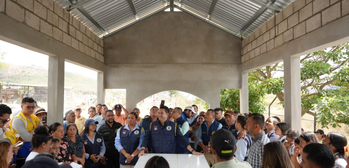ALCALDE CAPITALINO LLEVA AGUA Y SUPERVISA OBRAS EN ALDEAS
