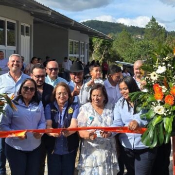 COACEHL CULMINA RENOVACIÓN DE ESCUELA EN LEPATERIQUE COACEHL CULMINA RENOVACIÓN DE ESCUELA EN LEPATERIQUE