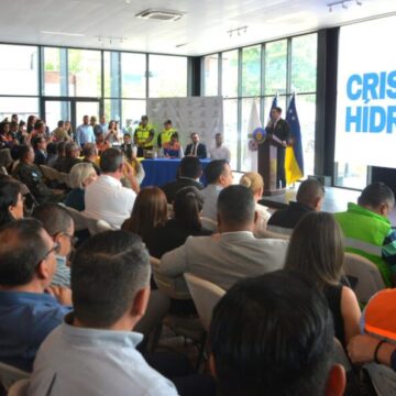 AUTORIDADES REDOBLAN ESFUERZOS FRENTE A CRISIS HÍDRICA EN LA CAPITAL AUTORIDADES REDOBLAN ESFUERZOS FRENTE A CRISIS HÍDRICA EN LA CAPITAL