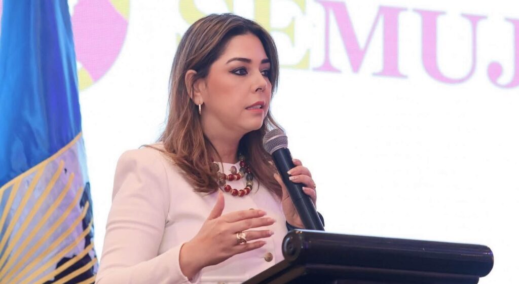 ALTA FUNCIONARIA ADMITE “DEBILIDAD” DEL PRESIDENTE EN COMUNICAR LOGROS ALTA FUNCIONARIA ADMITE “DEBILIDAD” DEL PRESIDENTE EN COMUNICAR LOGROS