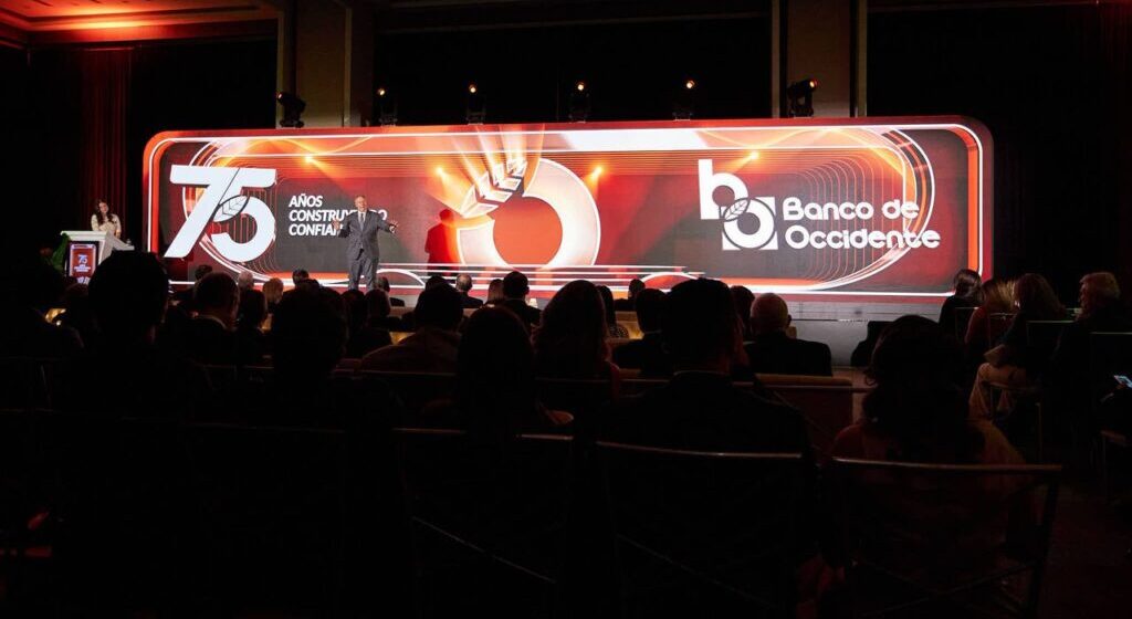 BANCO DE OCCIDENTE CONMEMORA 75.° ANIVERSARIO EN CONFERENCIA MAGISTRAL DE M. R. COVEY BANCO DE OCCIDENTE CONMEMORA 75.° ANIVERSARIO EN CONFERENCIA MAGISTRAL DE M. R. COVEY