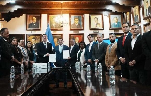 CONGRESO RECIBE PROYECTO PARA PRESUPUESTO GENERAL 2027
