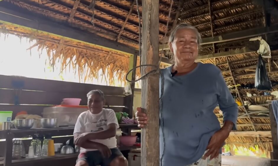 ABANDONARON LA CIUDAD HACE 30 AÑOS PARA IRSE A LA SELVA Y CRIARON HIJOS CULTIVANDO TIERRA SIN QUÍMICOS