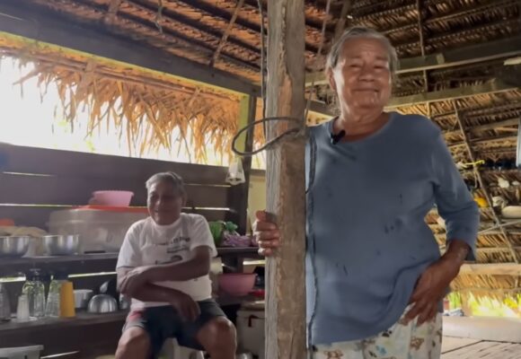 ABANDONARON LA CIUDAD HACE 30 AÑOS PARA IRSE A LA SELVA Y CRIARON HIJOS CULTIVANDO TIERRA SIN QUÍMICOS