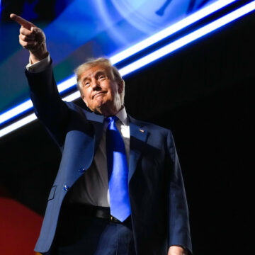 ¡¿ESTILO HONDURAS?! TRUMP OFRECE 5,000 DÓLARES PARA GANAR ELECCIÓN LEGISLATIVA