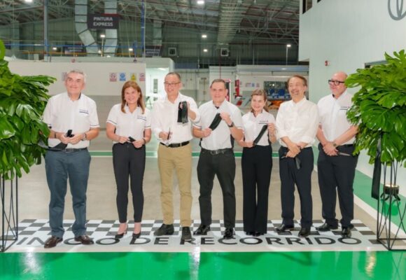 CORPORACIÓN FLORES INAUGURA MODERNO CENTRO DE PINTURA AUTOMOTRIZ EN HONDURAS CORPORACIÓN FLORES INAUGURA MODERNO CENTRO DE PINTURA AUTOMOTRIZ EN HONDURAS