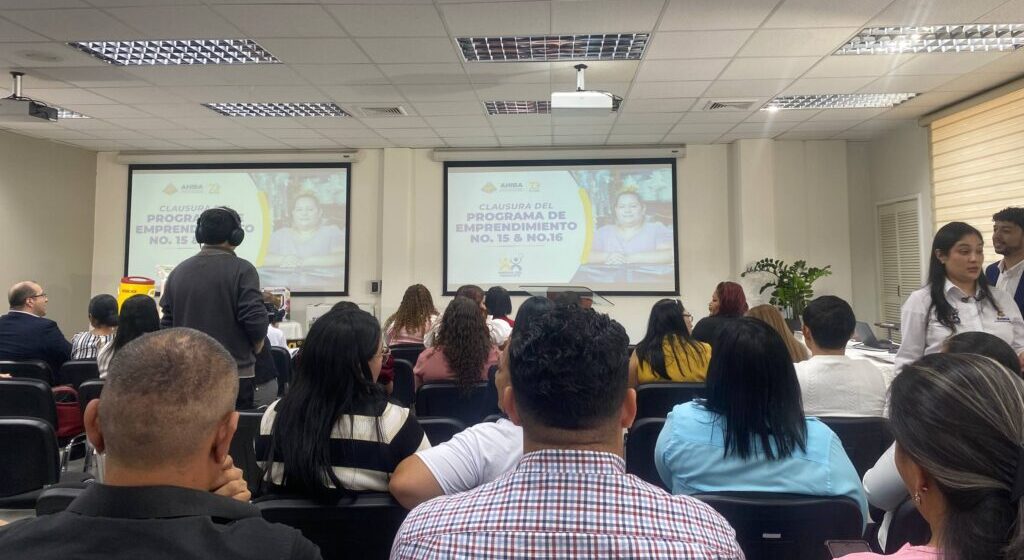 AHIBA Y “AMIGOS DEL MIGRANTE” IMPULSAN REINSERCIÓN ECONÓMICA DE HONDUREÑOS RETORNADOS AHIBA Y “AMIGOS DEL MIGRANTE” IMPULSAN REINSERCIÓN ECONÓMICA DE HONDUREÑOS RETORNADOS