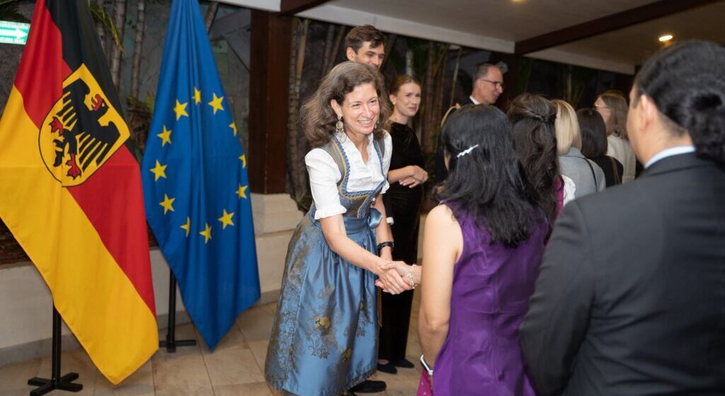 “JUNTO A HONDURAS LUCHAMOS POR LIBERTAD, UNIDAD Y DEMOCRACIA”: EMBAJADORA ALEMANA “JUNTO A HONDURAS LUCHAMOS POR LIBERTAD, UNIDAD Y DEMOCRACIA”: EMBAJADORA ALEMANA