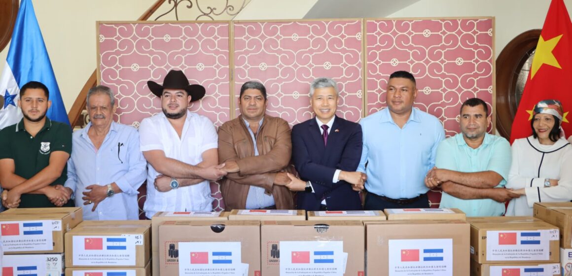 ¡BUENAS NOTICIAS! CHINA DONA EQUIPO TECNOLÓGICO A 14 MUNICIPIOS DE OLANCHO