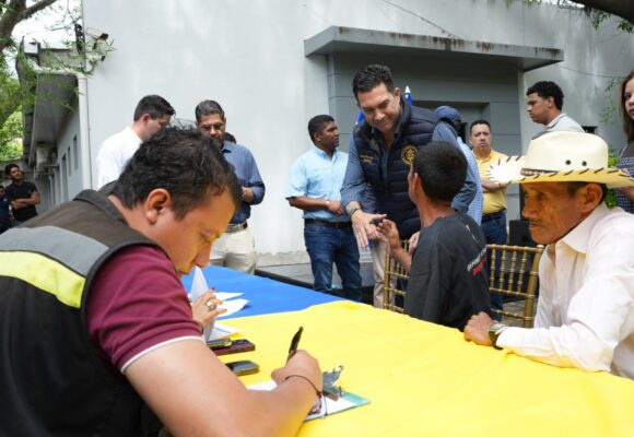 ALCALDE ZELAYA ENTREGA APOYO HUMANITARIO A DAMNIFICADOS DE VILLA UNIÓN
